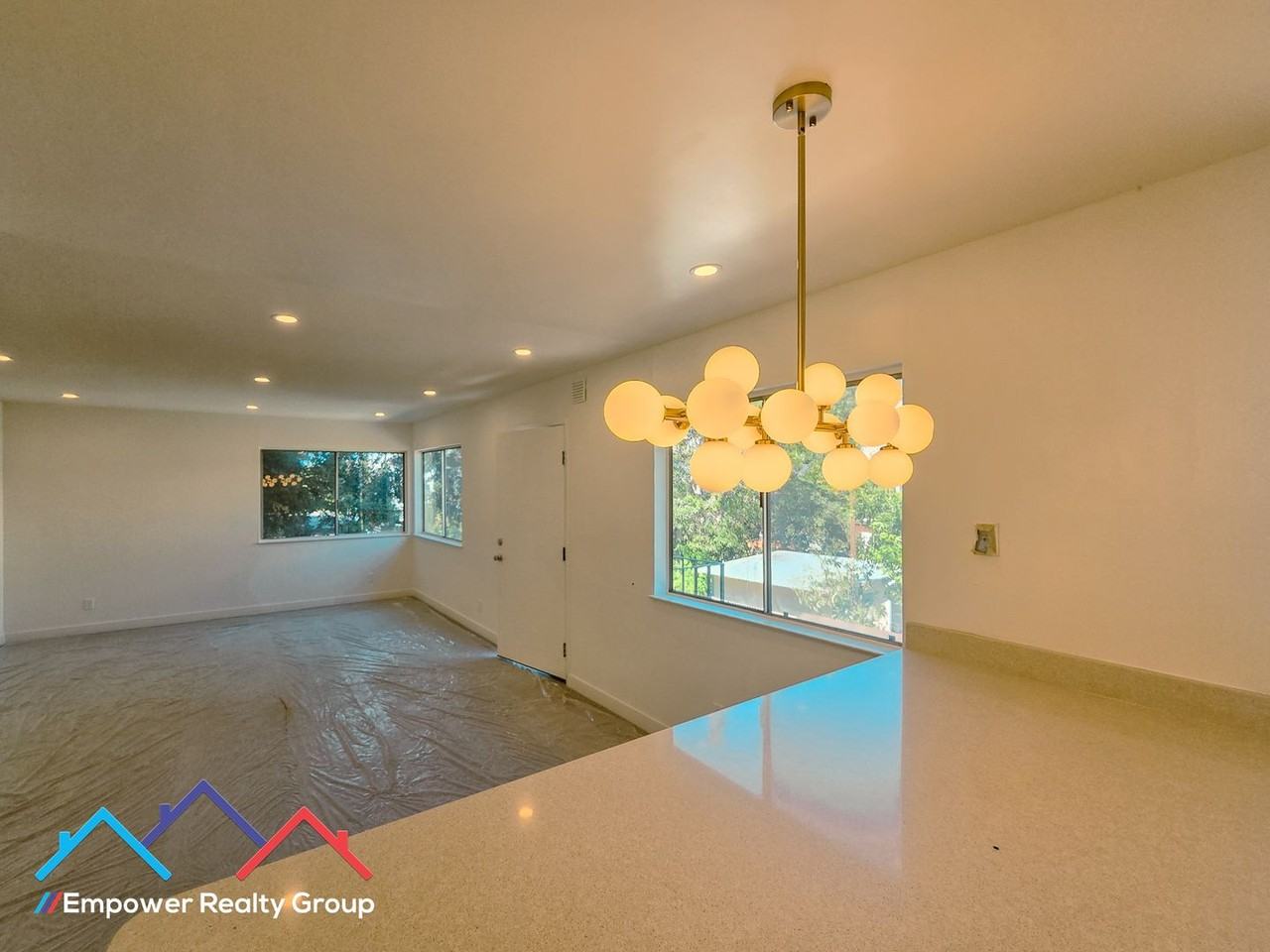 1512 Mozart St #F - Photo 3 of 12