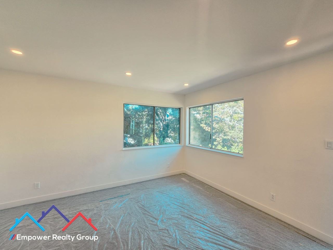 1512 Mozart St #F - Photo 4 of 12