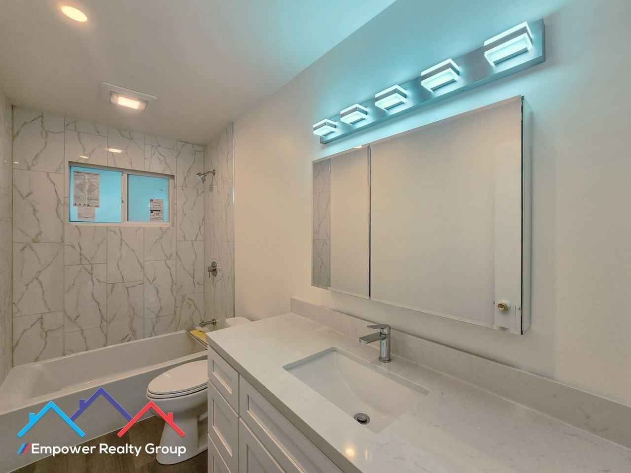 1512 Mozart St #F - Photo 5 of 12