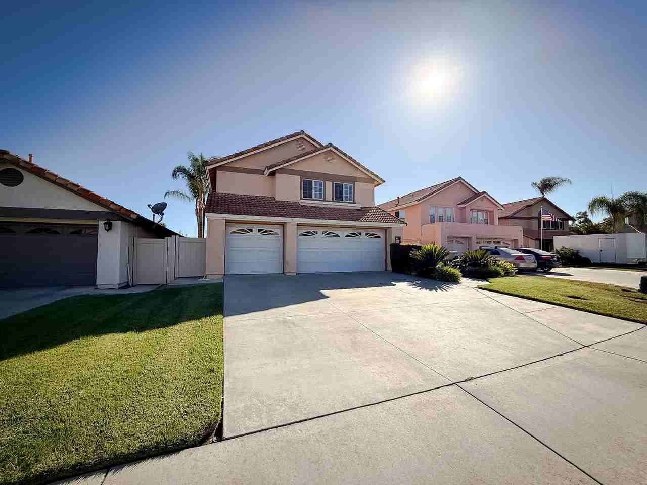 40041 Zamura Ct - Photo 3 of 39