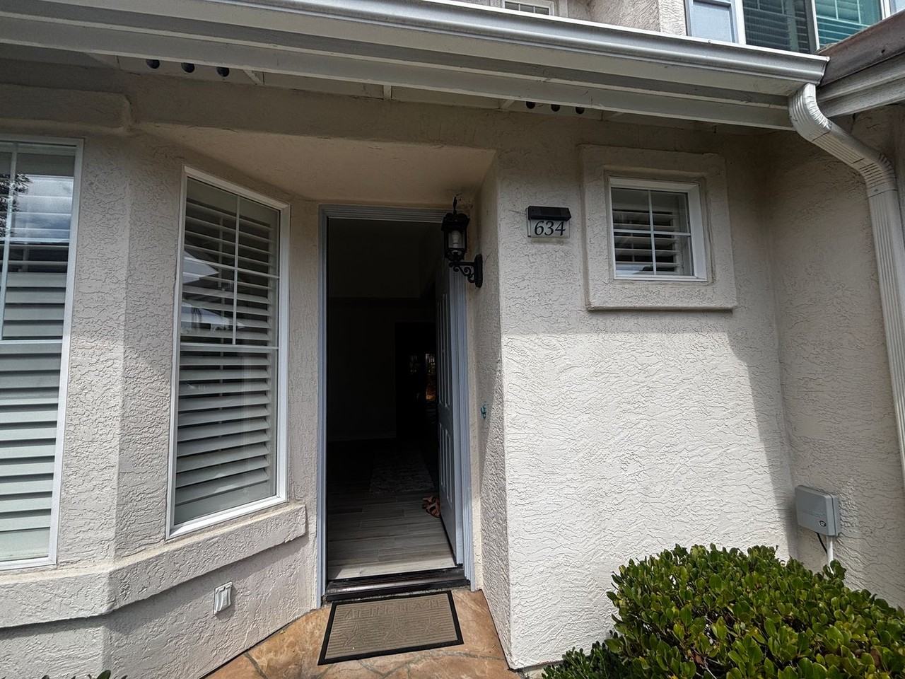 634 Compass Ct - Photo 2 of 35