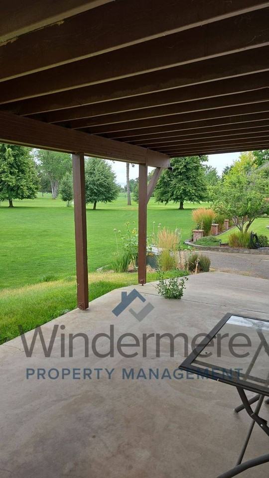 763 1/2 Village Way