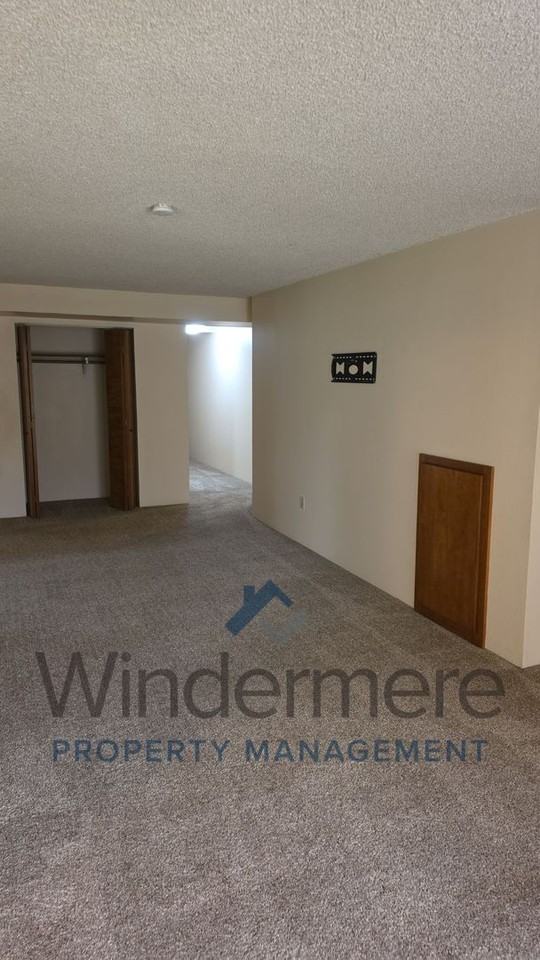 763 1/2 Village Way - Photo 5 of 19