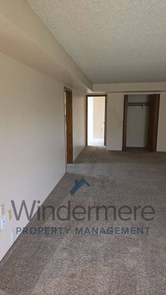 763 1/2 Village Way - Photo 6 of 19