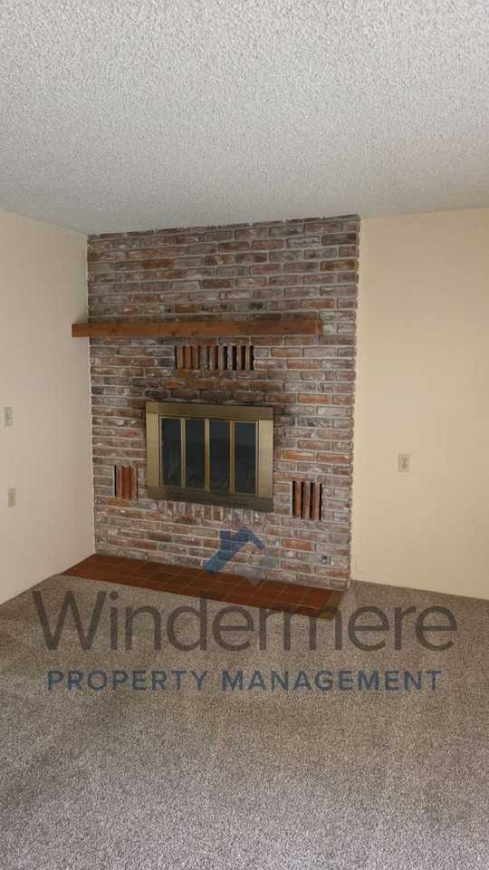 763 1/2 Village Way - Photo 7 of 19