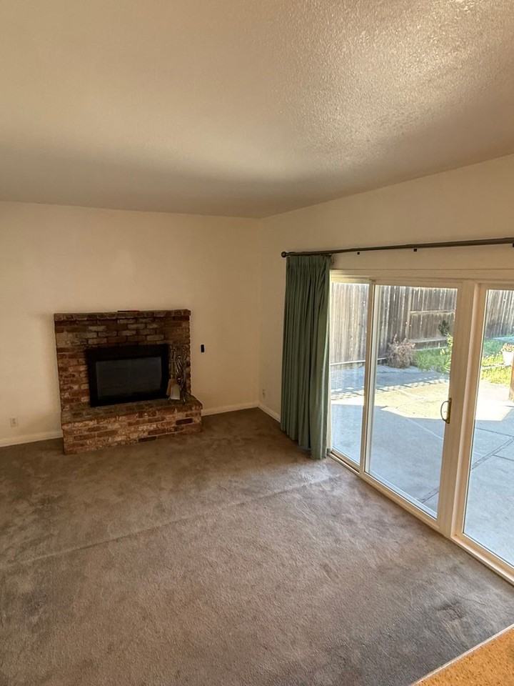 7389 Newcastle Ln - Photo 3 of 31
