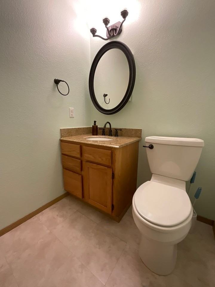 18026 E Clear Lake Blvd Se - Photo 3 of 26
