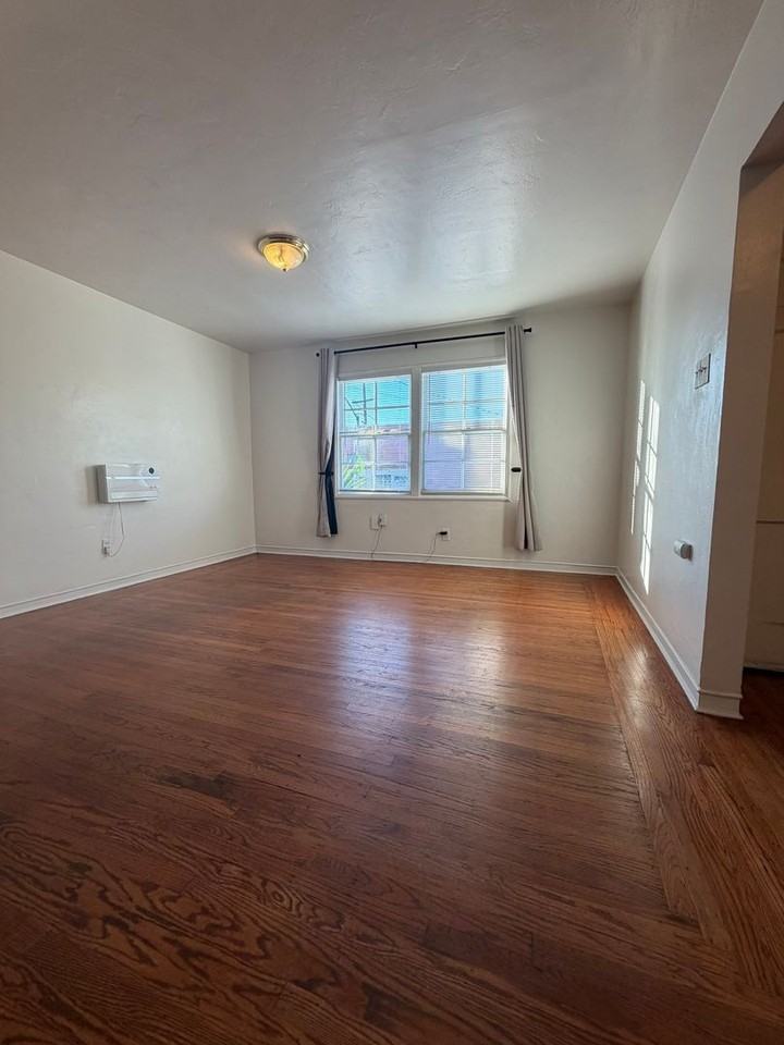 1602 Ashby Ave - Photo 2 of 9