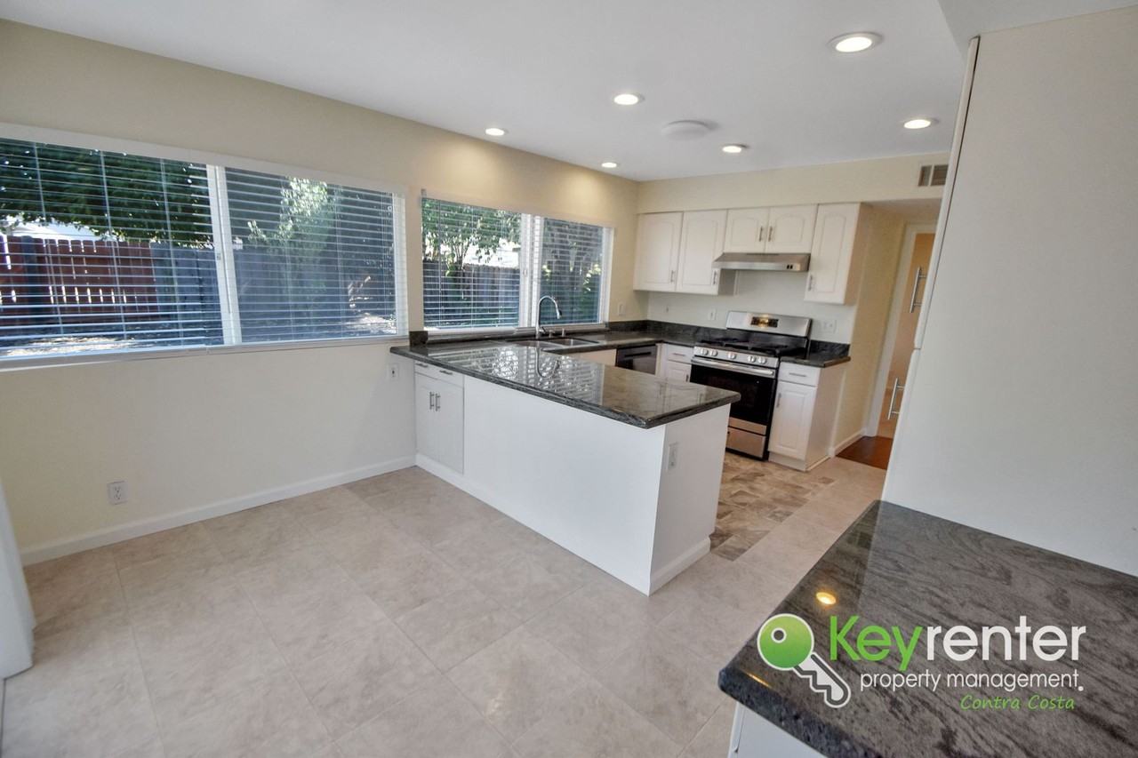 2810 Bowlin Ave - Photo 7 of 25