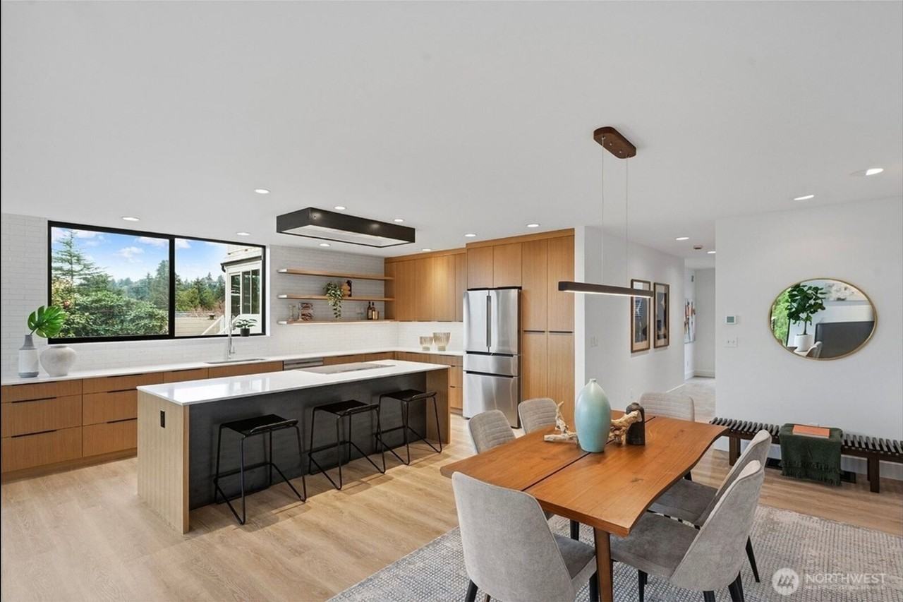 9318 47th Ave Sw - Photo 4 of 32