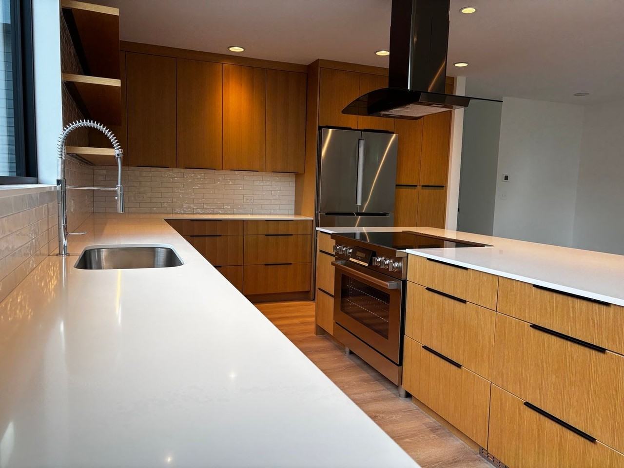 9318 47th Ave Sw - Photo 5 of 32