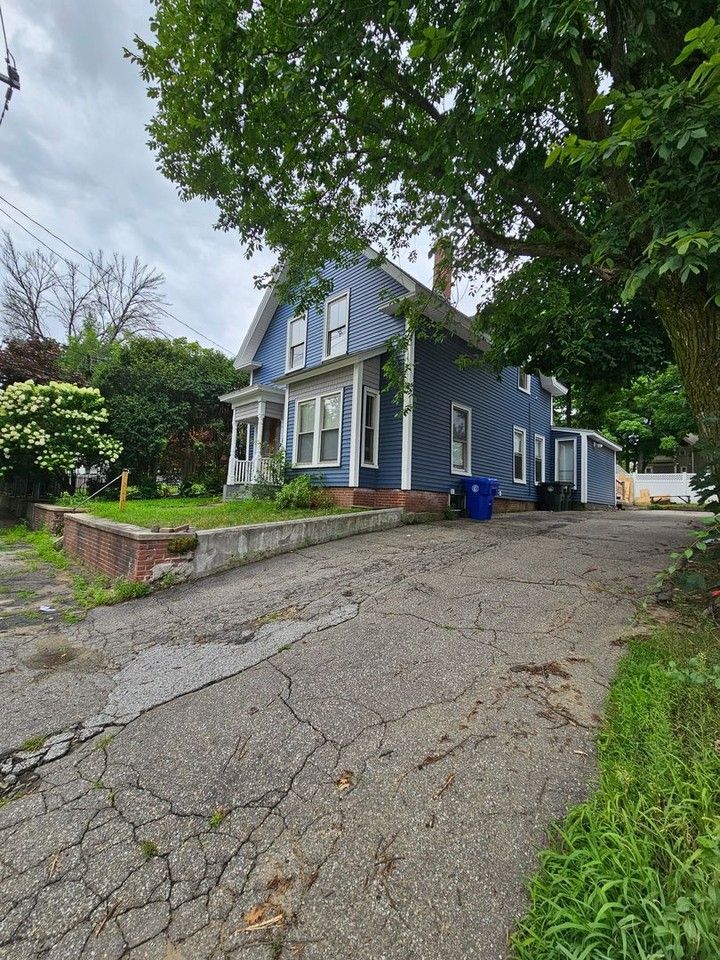 605 Hall St - Photo 2 of 18