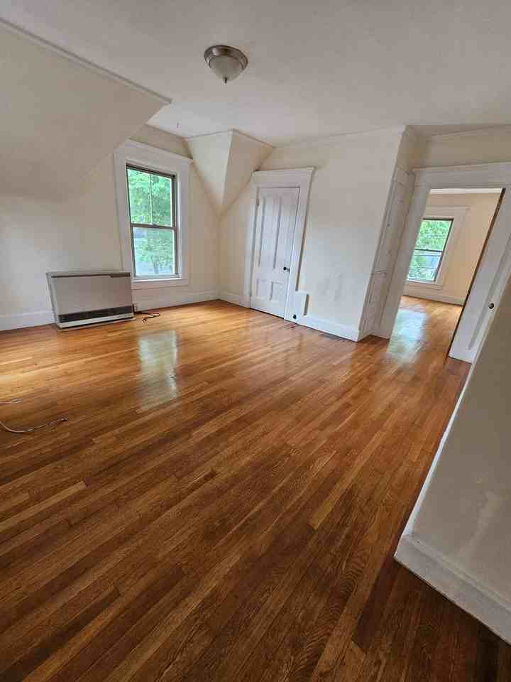605 Hall St - Photo 7 of 18