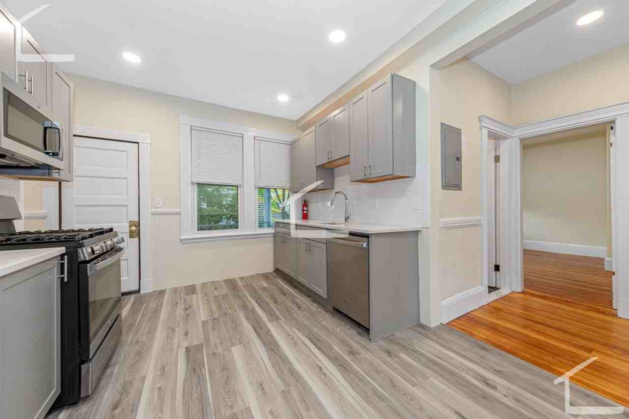 44 Brackett St - Photo 2 of 26