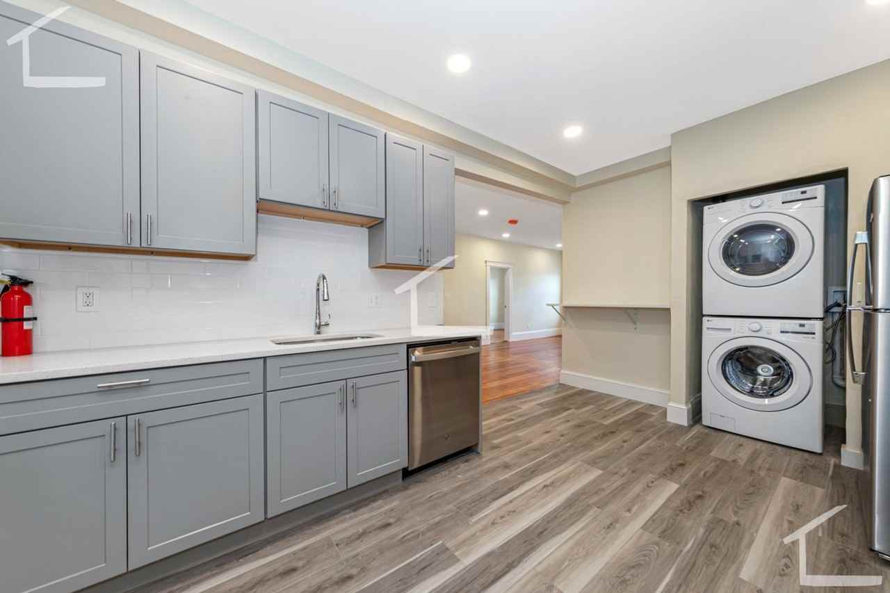 44 Brackett St - Photo 4 of 26