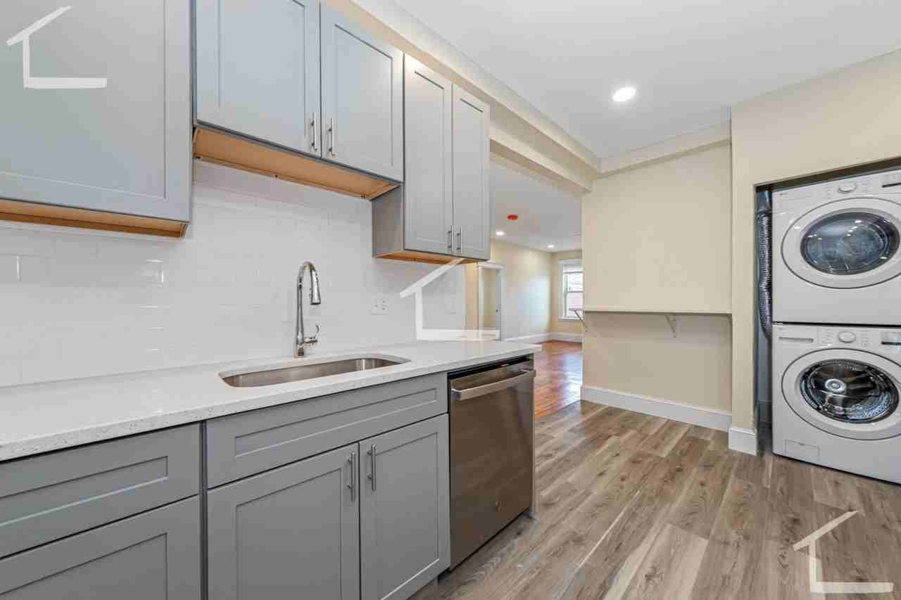 44 Brackett St - Photo 5 of 26