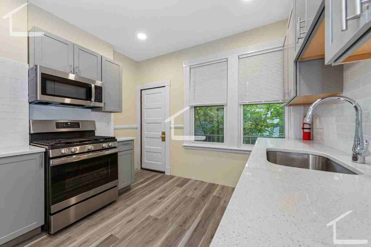 44 Brackett St - Photo 7 of 26