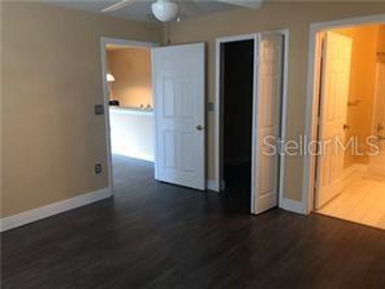 5483 Vineland Rd #10-304 - Photo 5 of 8