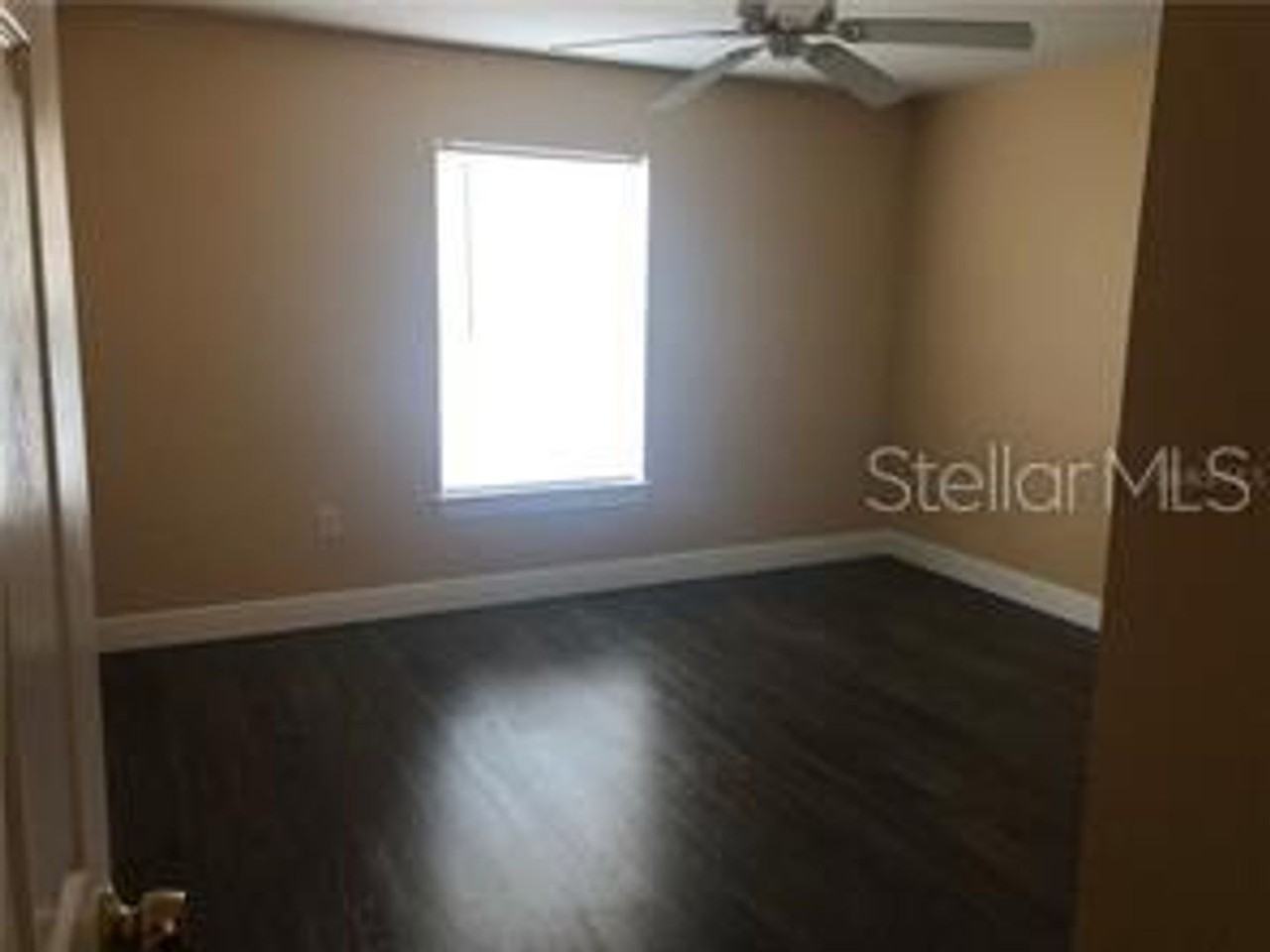 5483 Vineland Rd #10-304 - Photo 7 of 8