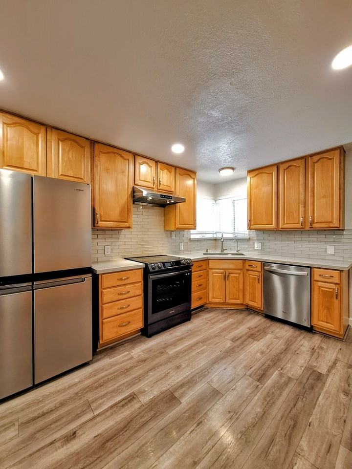 10501 Observatory Dr - Photo 2 of 33