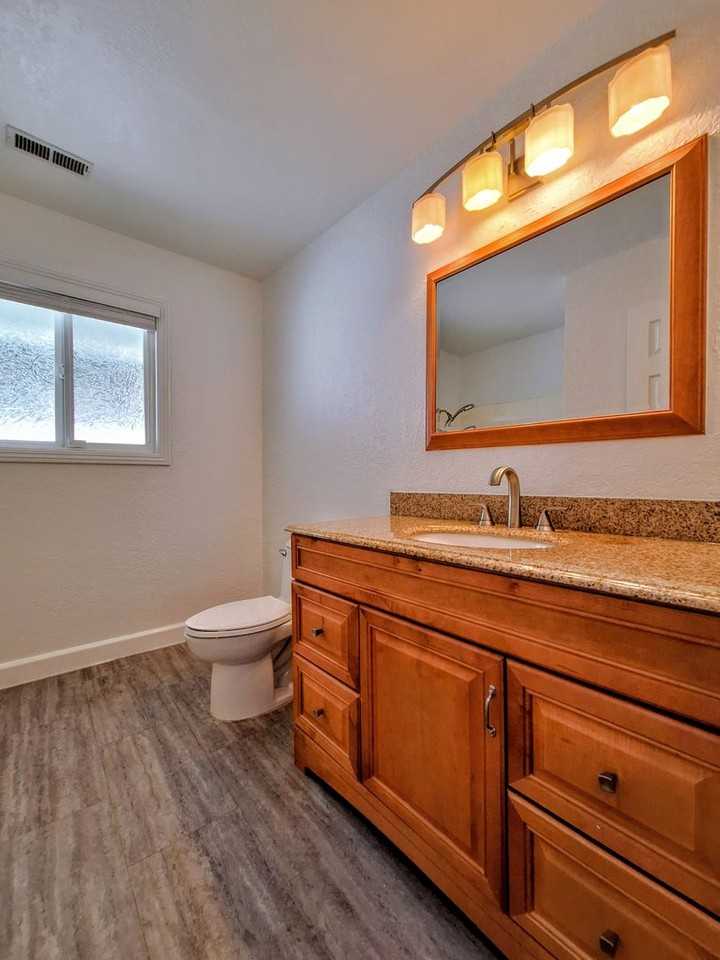 10501 Observatory Dr - Photo 4 of 33