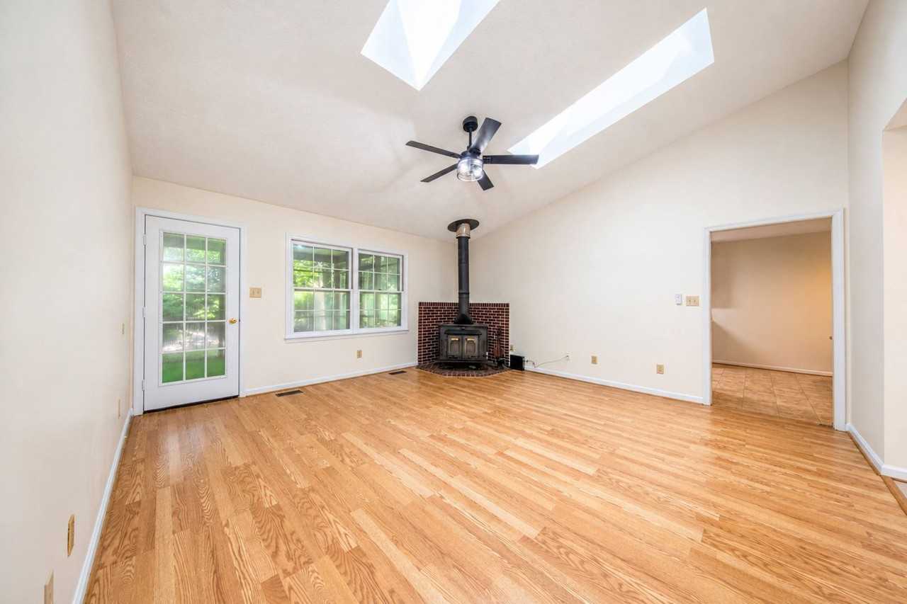 100 Penn Dr - Photo 2 of 14