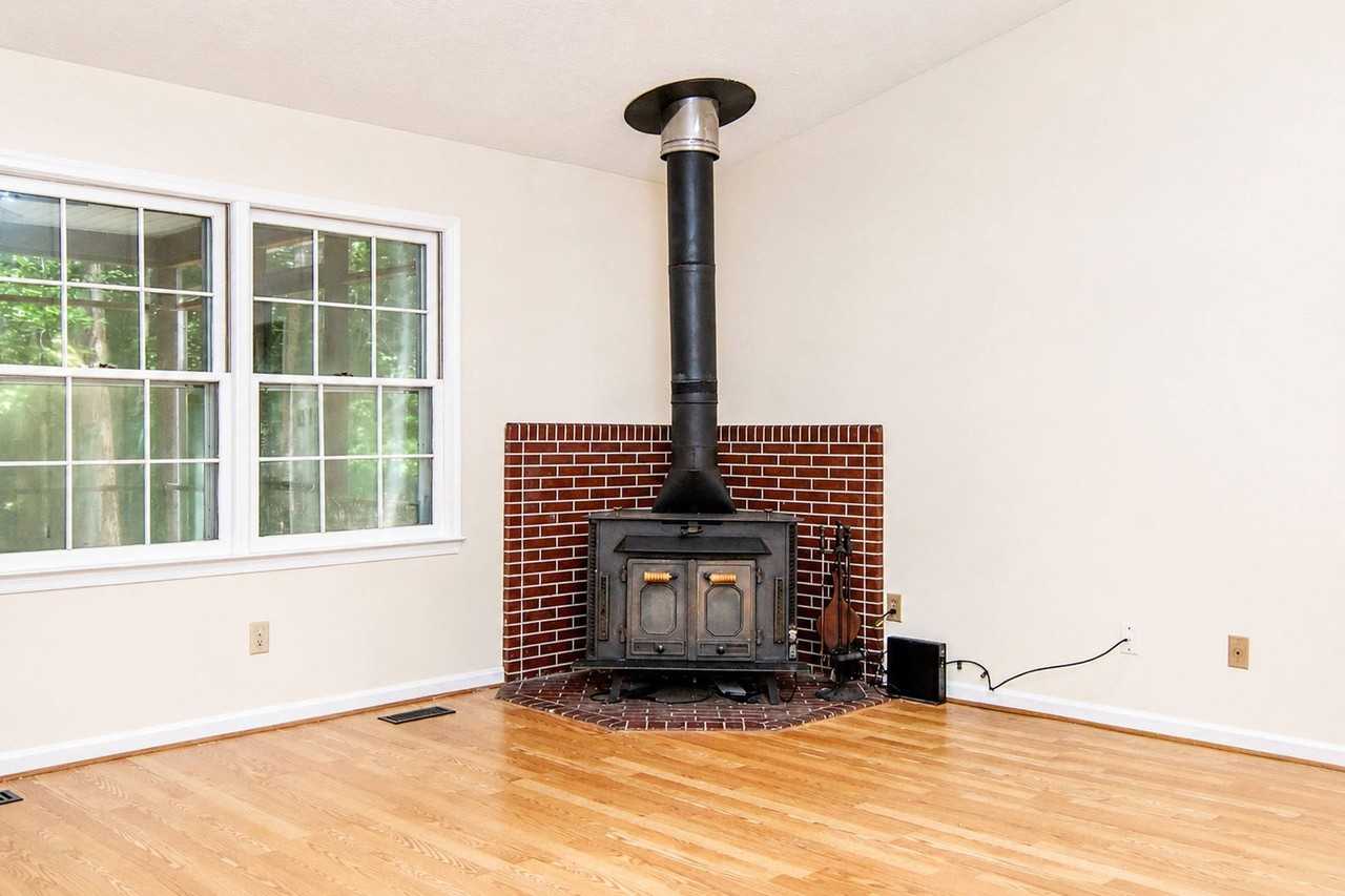 100 Penn Dr - Photo 3 of 14