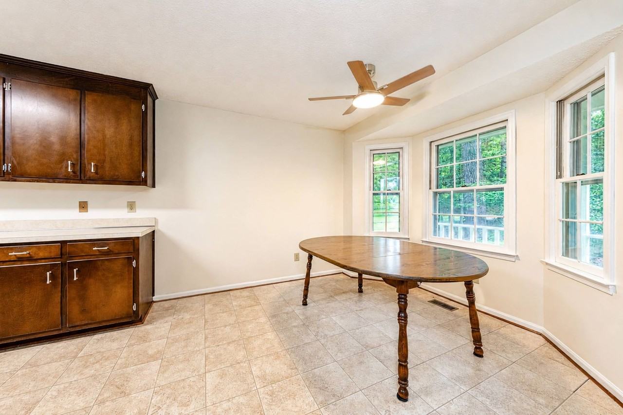 100 Penn Dr - Photo 4 of 14