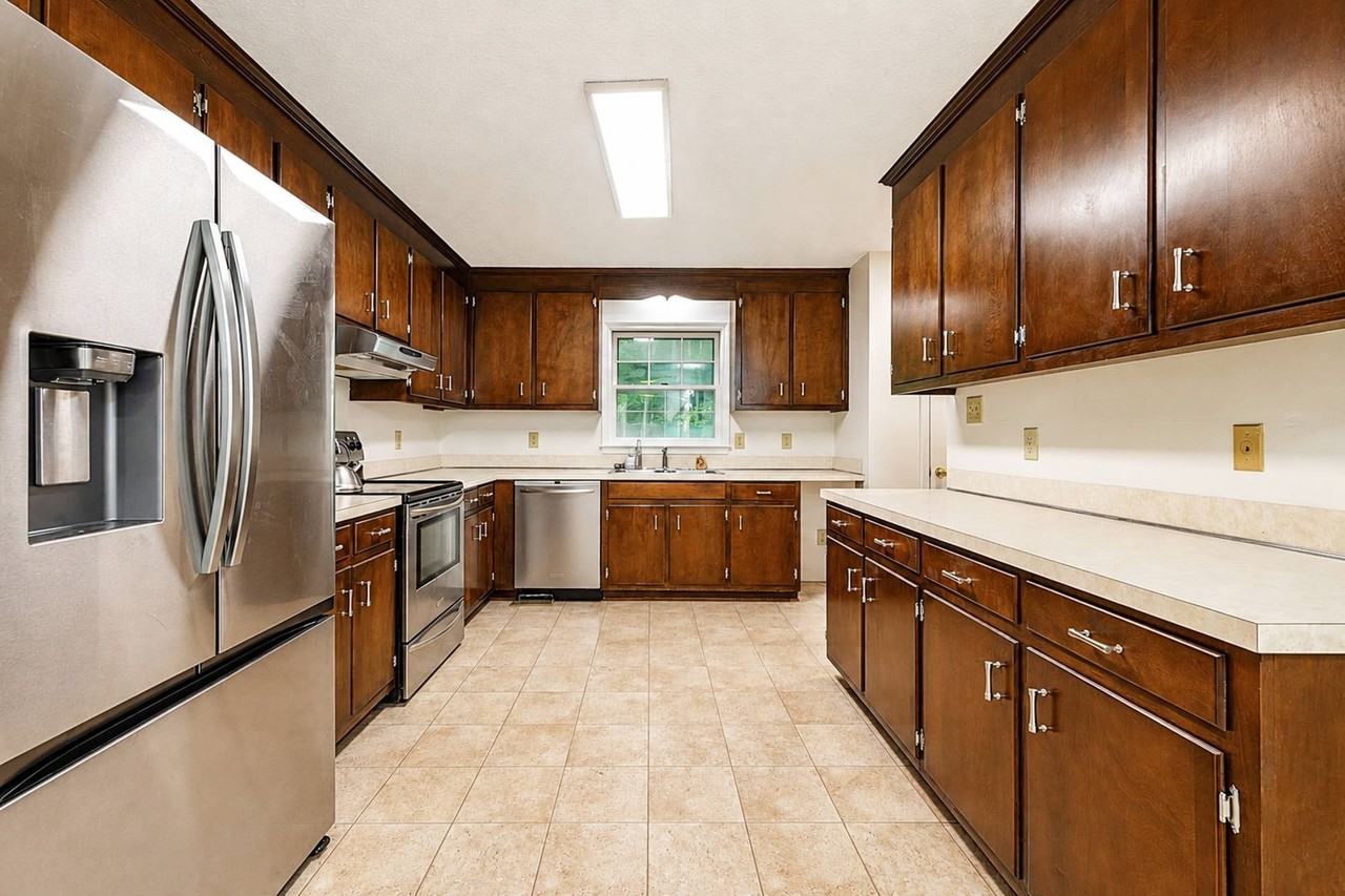 100 Penn Dr - Photo 5 of 14