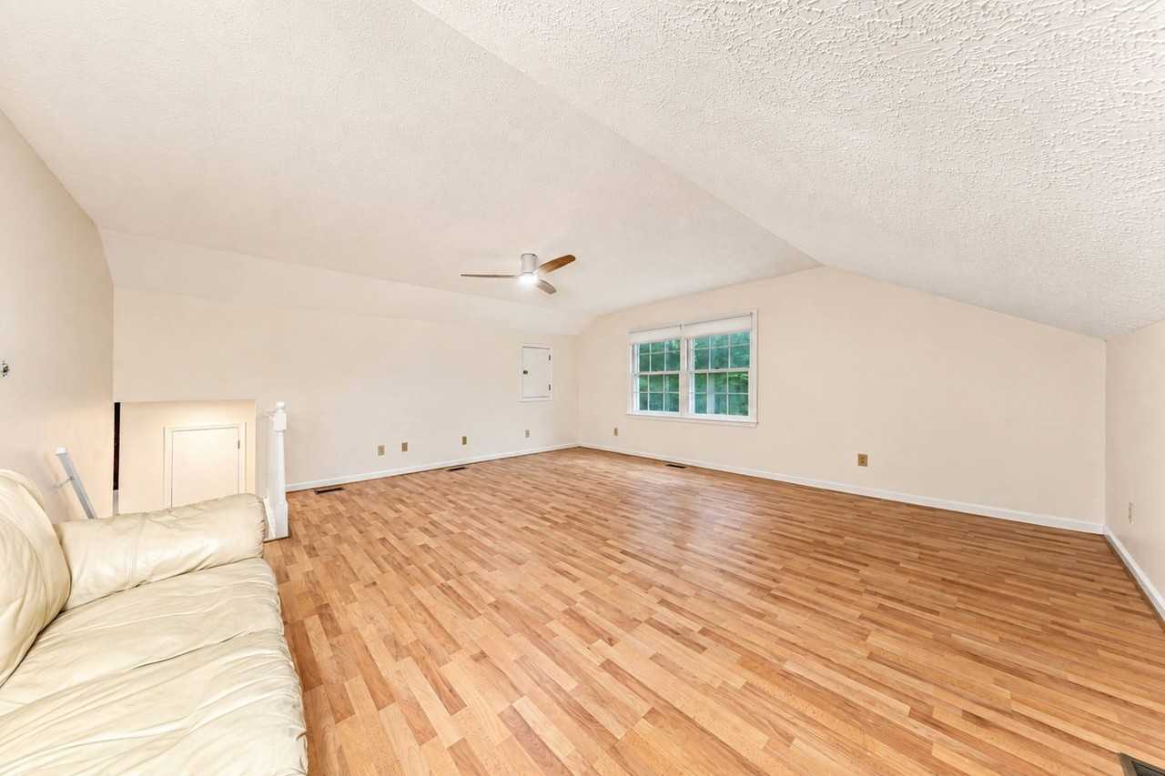 100 Penn Dr - Photo 6 of 14
