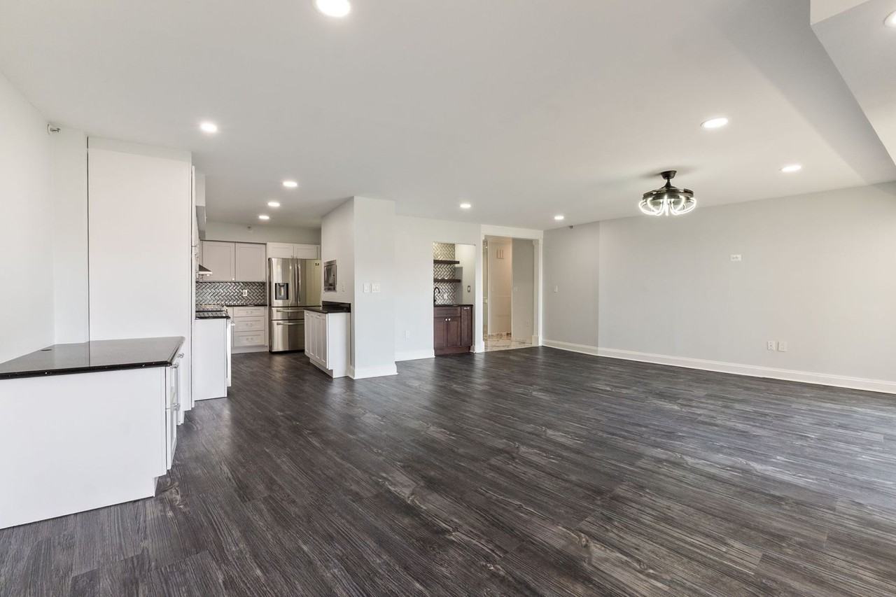 1300 Crystal Dr - Photo 6 of 31