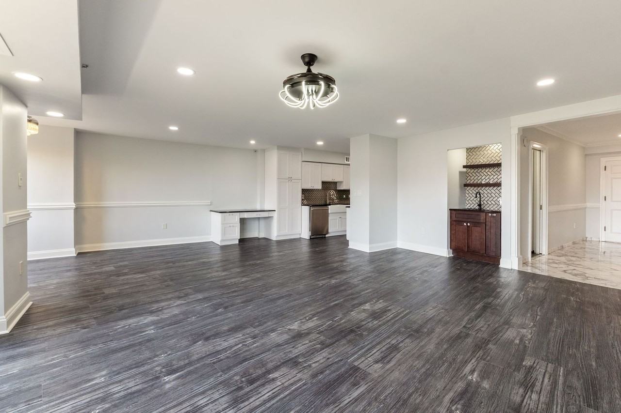 1300 Crystal Dr - Photo 7 of 31