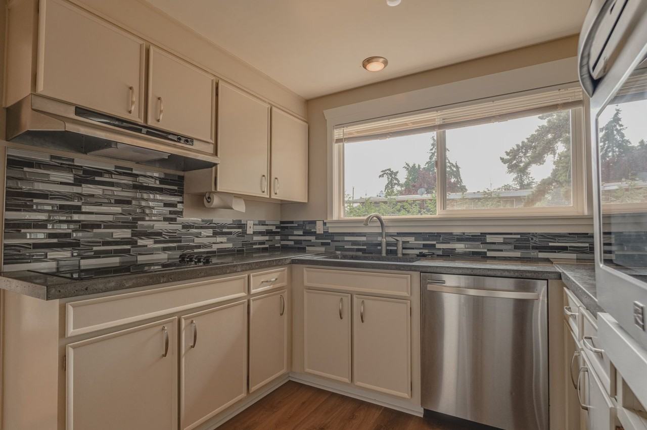 4409 S 292nd St - Photo 7 of 23