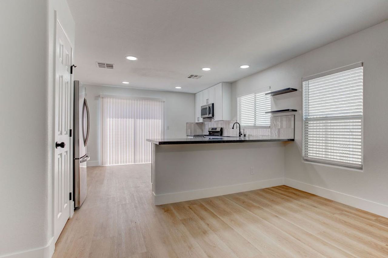 8765 First Lady Ave - Photo 3 of 34