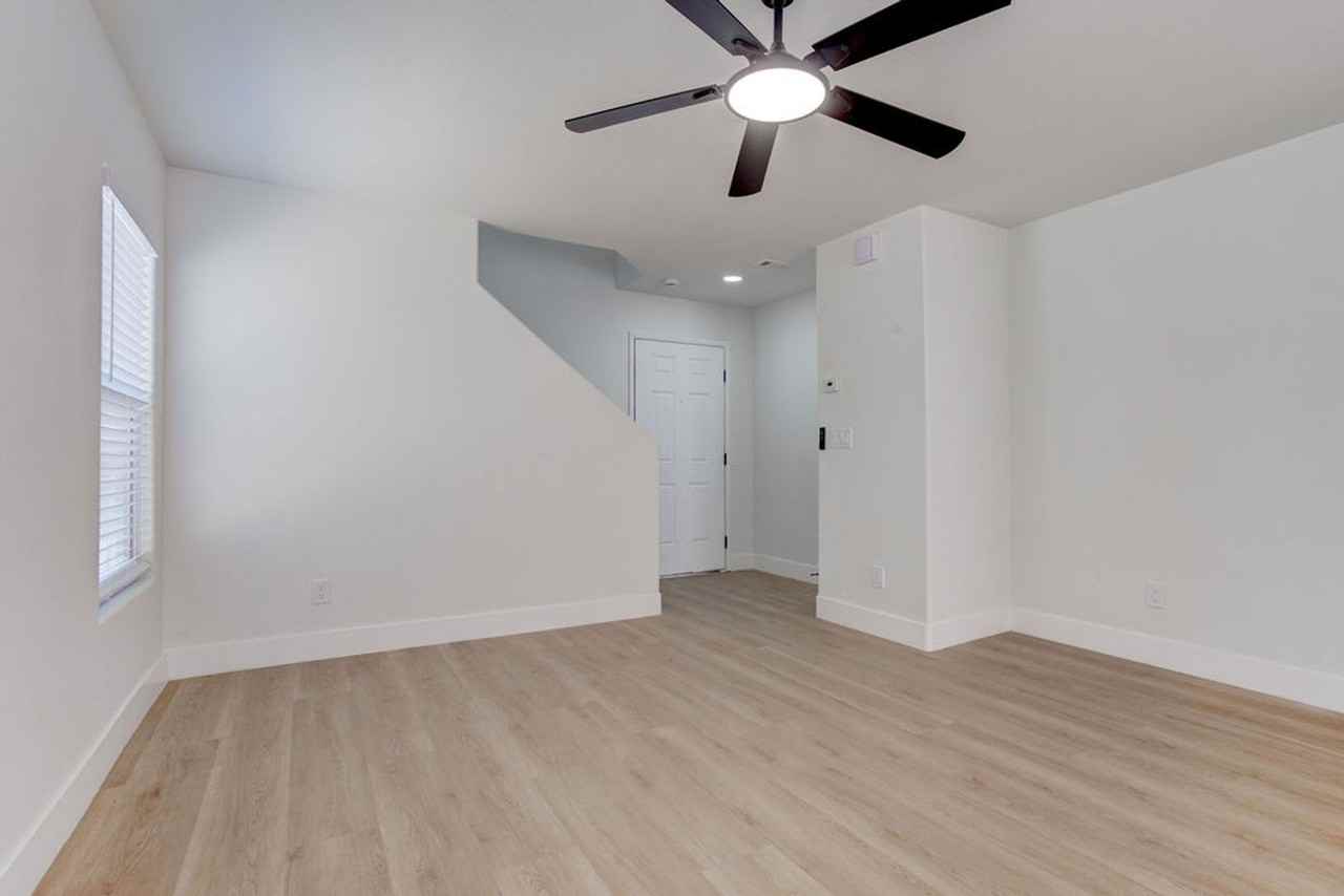 8765 First Lady Ave - Photo 5 of 34