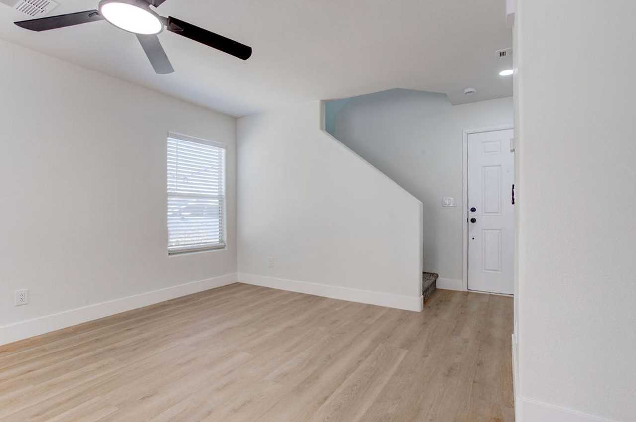 8765 First Lady Ave - Photo 6 of 34