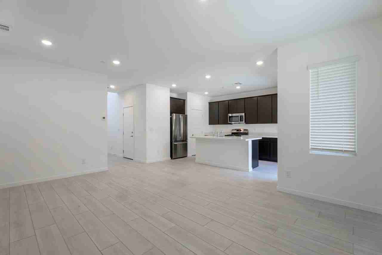 621 Camilla Creek St - Photo 2 of 33