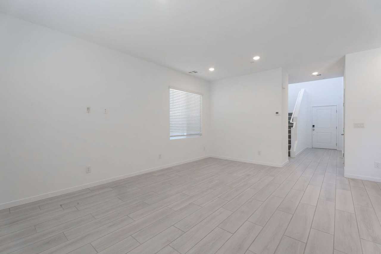621 Camilla Creek St - Photo 3 of 33