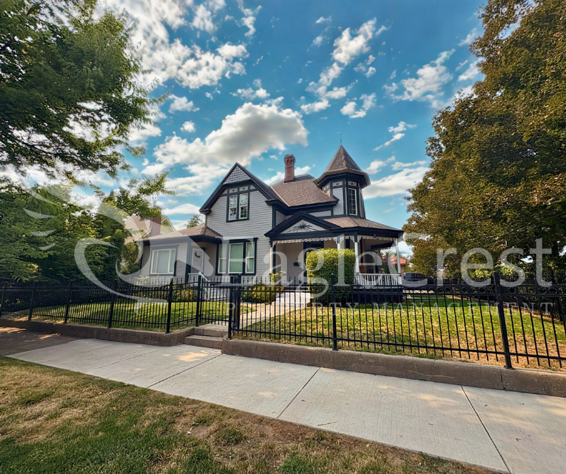 345 E Birch St - Photo 3 of 50