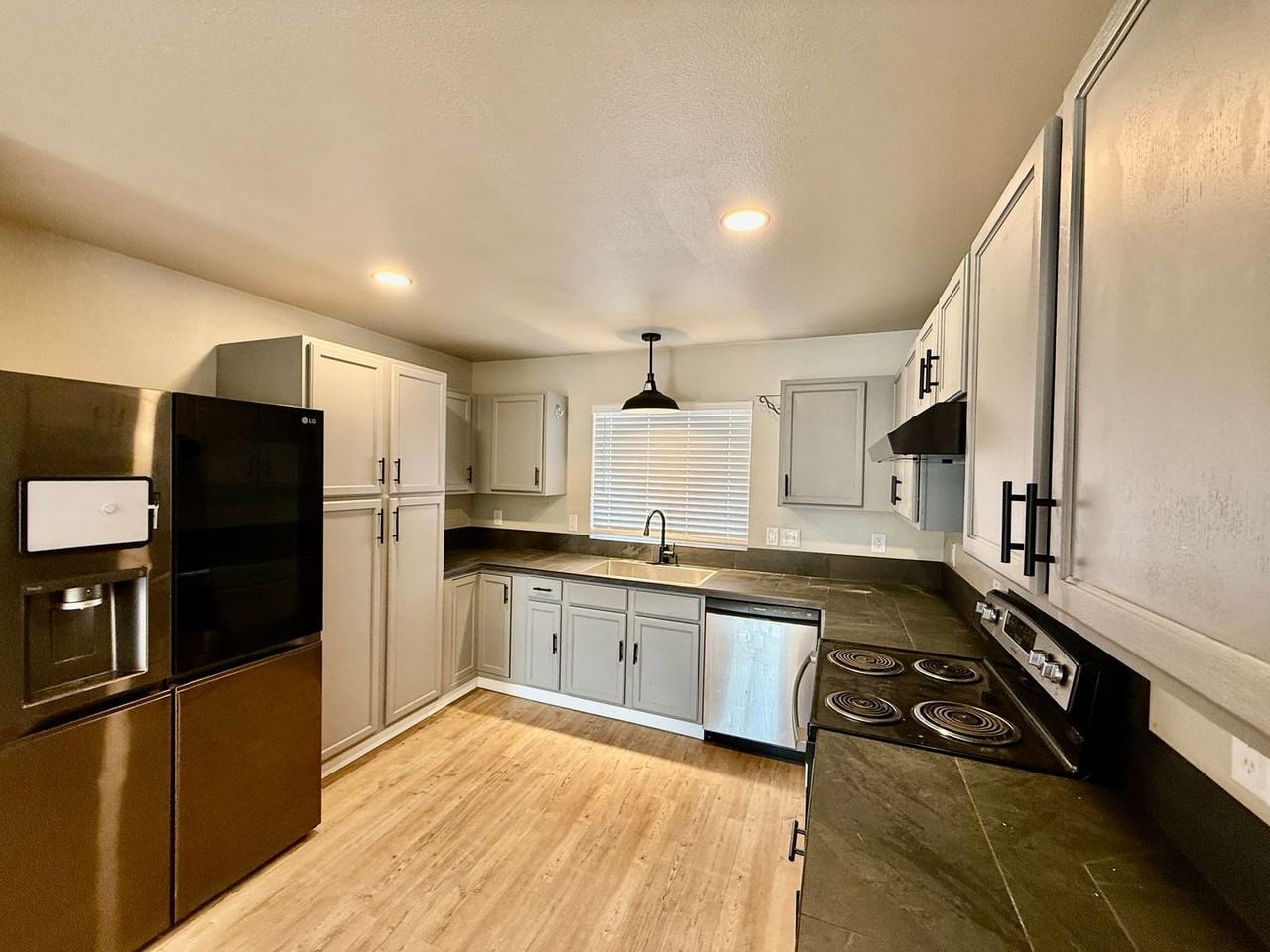 4631 Fencer Rd - Photo 2 of 22
