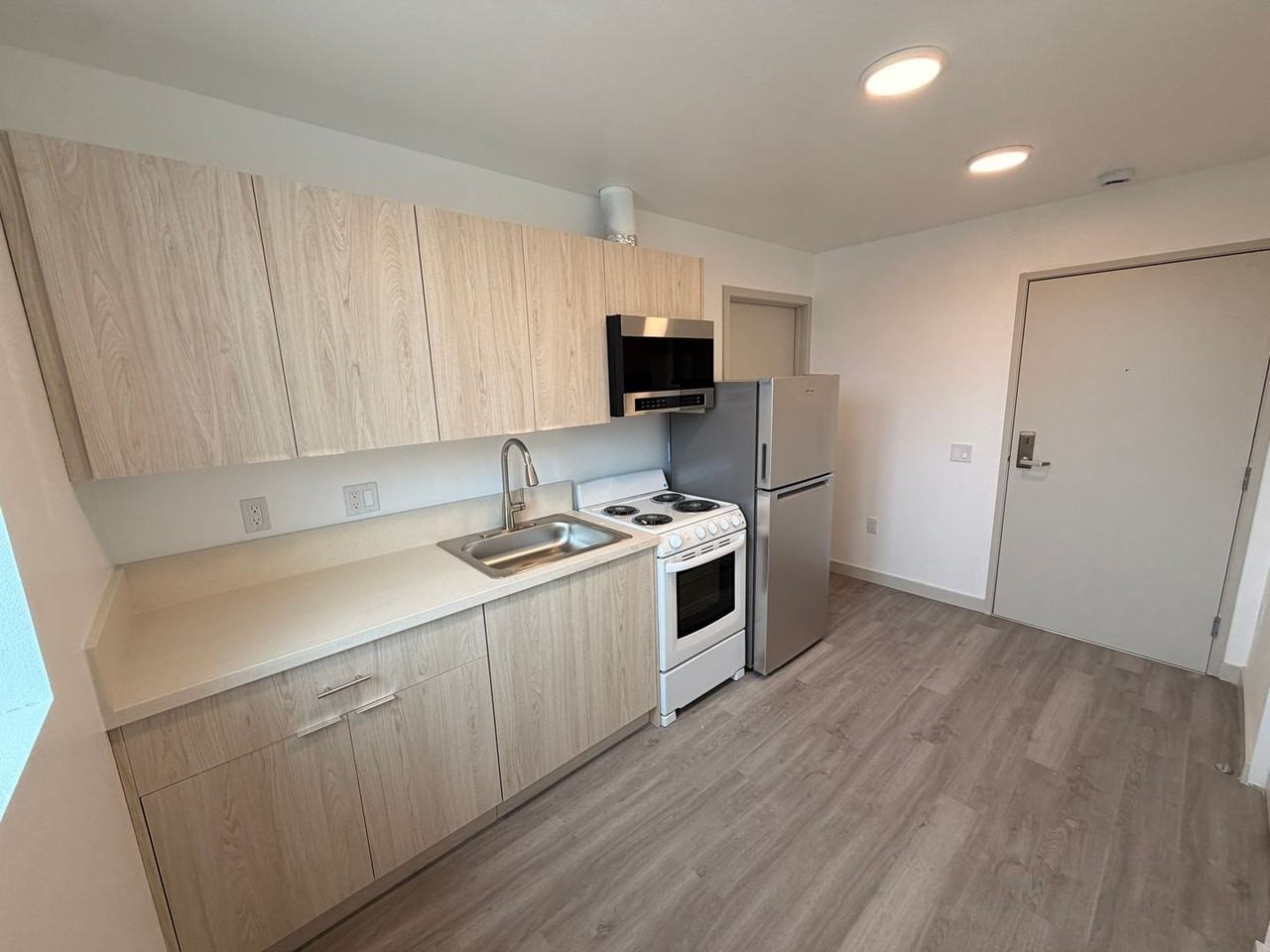 2403 Clyde Ave - Photo 2 of 11