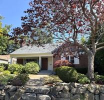 featured image of 2256 Viewmont Way W