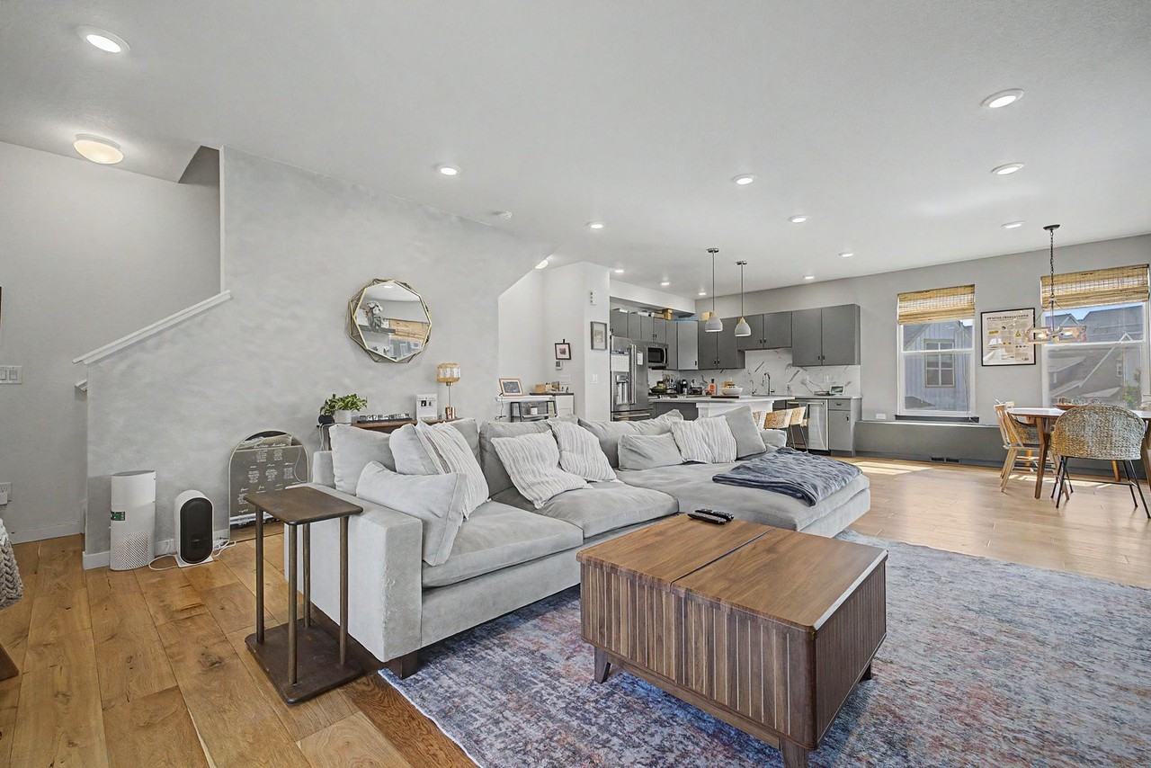 570 W Amherst Ave - Photo 2 of 28