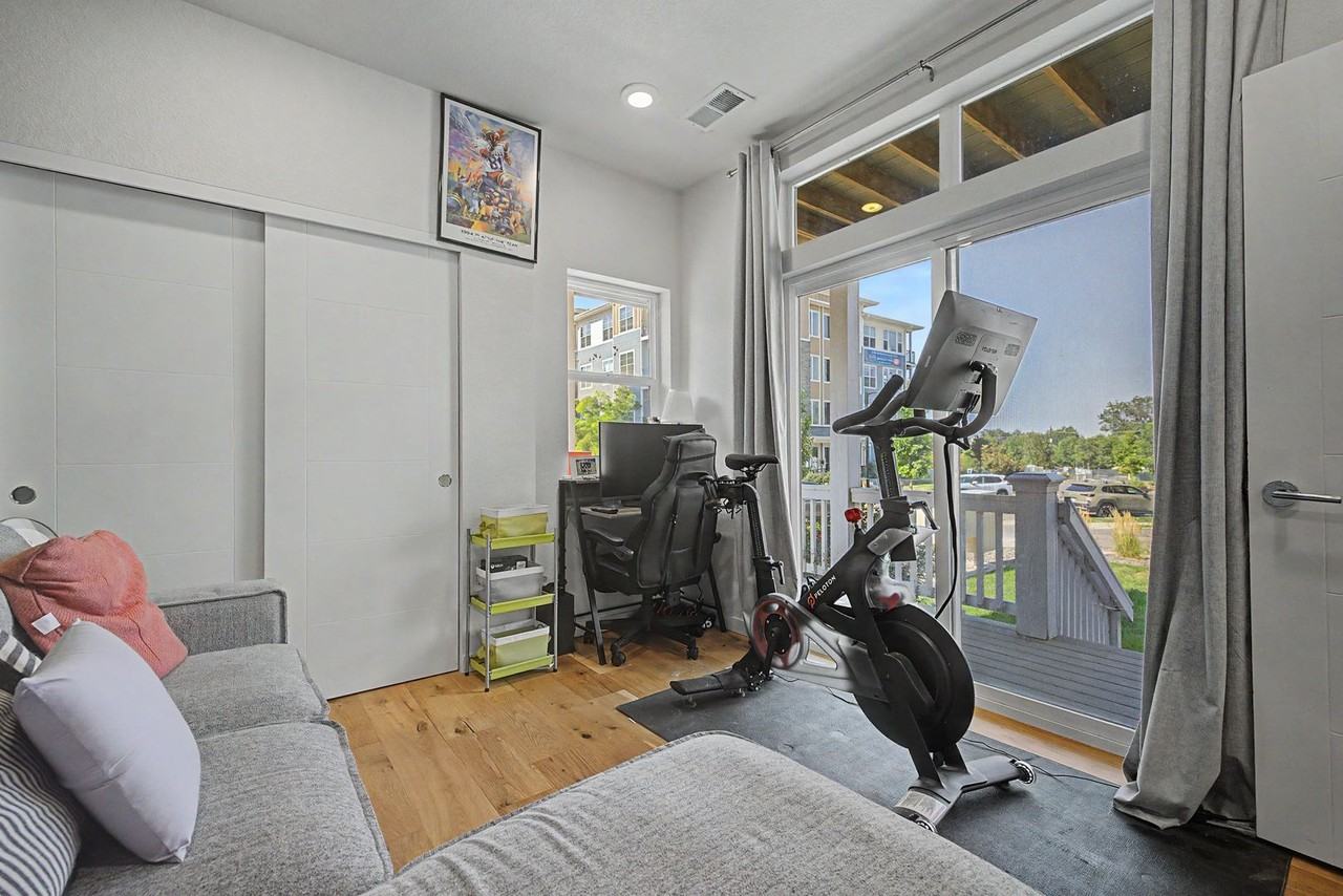 570 W Amherst Ave - Photo 4 of 28