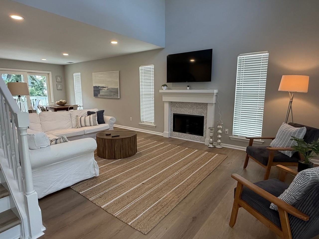 10 Cobblestone Ct - Photo 4 of 43