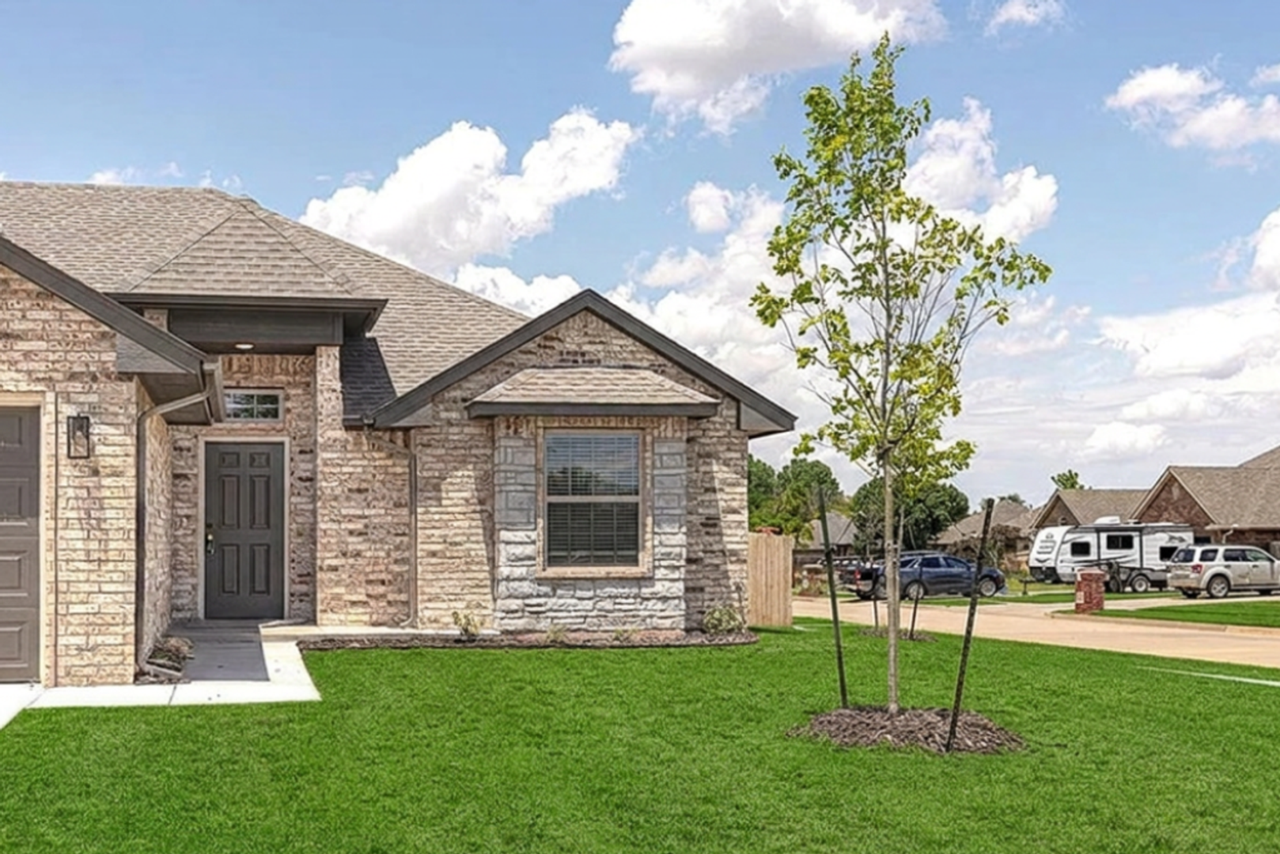 1923 W Flintlock Way - Photo 2 of 15