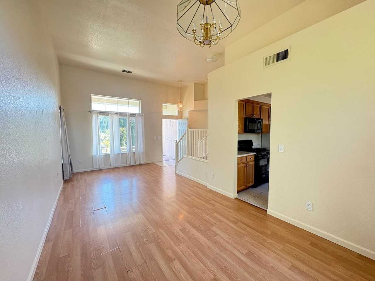4003 Ews Woods Blvd - Photo 5 of 31