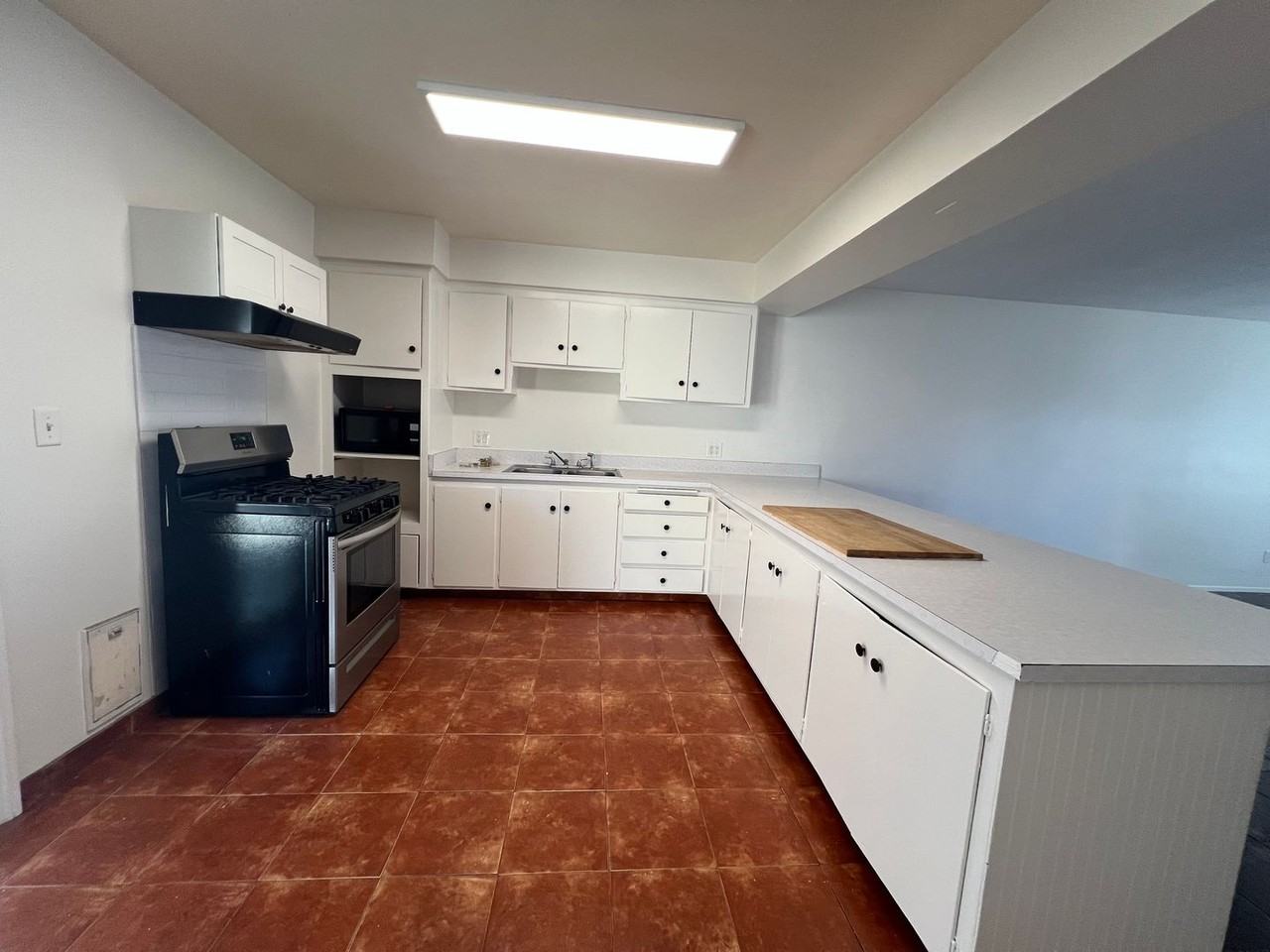1152 N West St - Photo 3 of 5