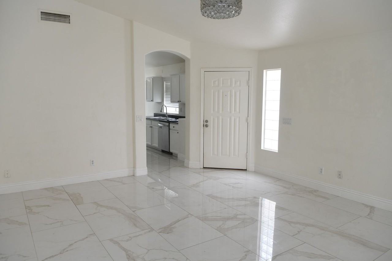 16625 S 46th Pl - Photo 4 of 14