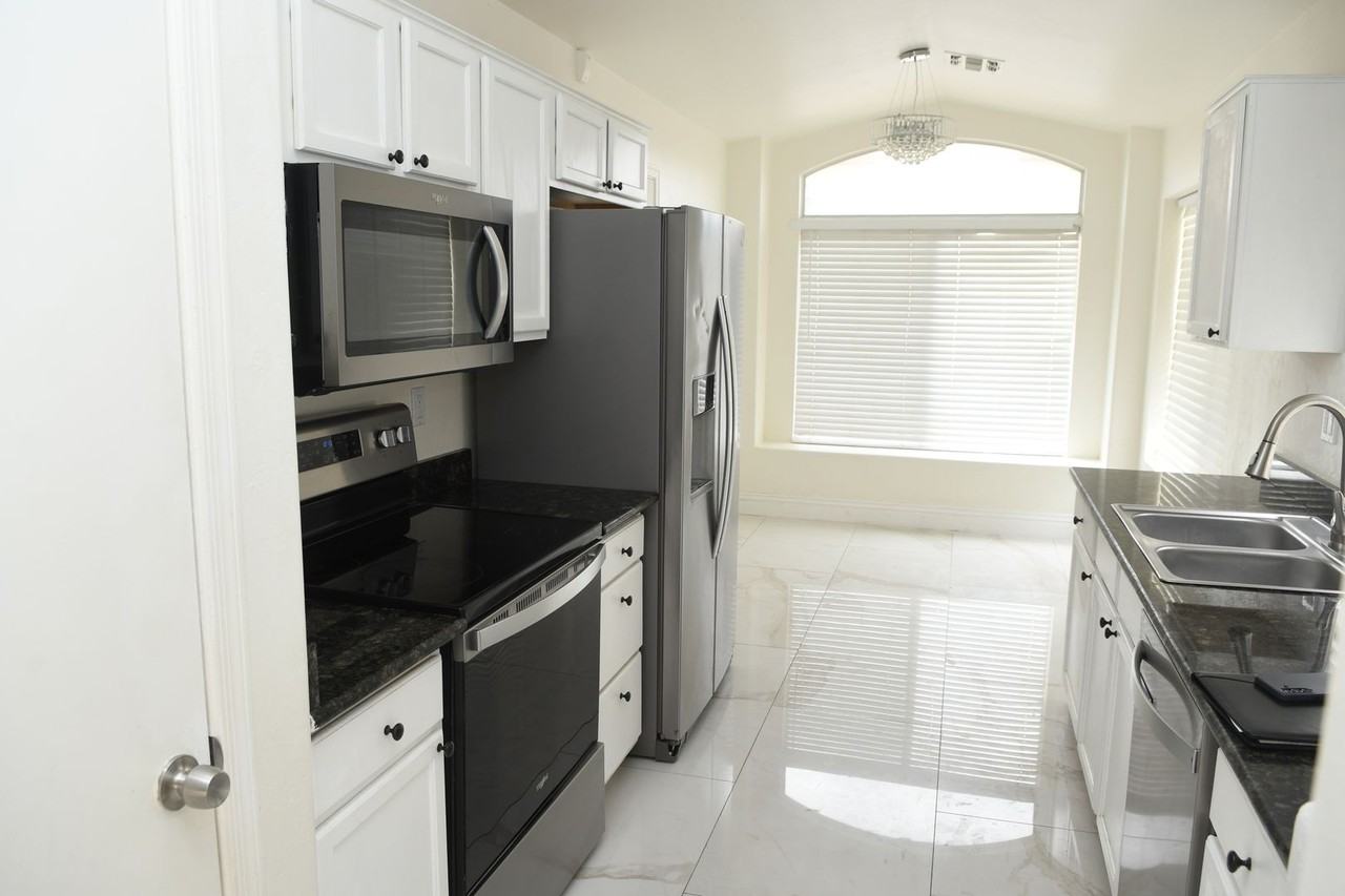 16625 S 46th Pl - Photo 5 of 14